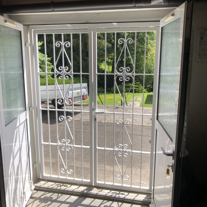 GRILLE DE SECURITE3 675X675 | Litzlerinox Serrurier métallier : portail et clôture en acier, alu ou inox près de Saint-Louis Audincourt 1