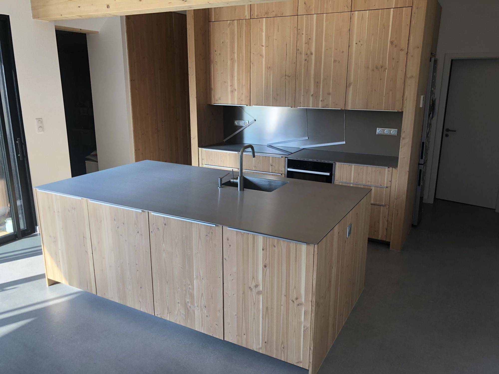 Fabrication sur mesure de mobilier en acier Inox ou aluminium autour de Saint-Louis Wittenheim